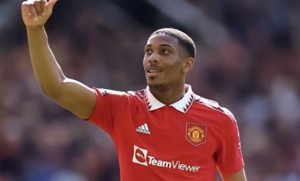 首次亮相就 首次亮相就